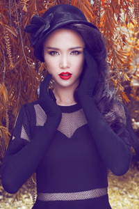 Top 5 Hoa hậu Việt Nam 2012 ngọt ngào với váy trễ vai ảnh 3