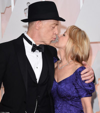 Hài hước khoảnh khắc khó đỡ của sao tại lễ trao giải Oscar 2015 ảnh 12