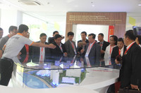 Đoàn cựu lưu học sinh Campuchia tham quan và giao lưu tại Trường ĐH Tôn Đức Thắng ảnh 8