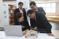 Đoàn cựu lưu học sinh Campuchia tham quan và giao lưu tại Trường ĐH Tôn Đức Thắng ảnh 1