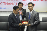 Đoàn cựu lưu học sinh Campuchia tham quan và giao lưu tại Trường ĐH Tôn Đức Thắng ảnh 10