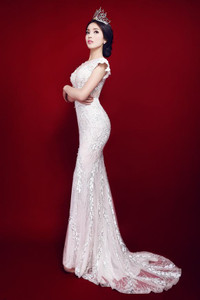 Ngắm vẻ đẹp tuổi 18 mơ mộng của Hoa hậu Kỳ Duyên ảnh 15