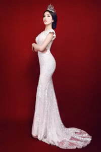 Ngắm vẻ đẹp tuổi 18 mơ mộng của Hoa hậu Kỳ Duyên ảnh 15