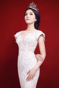 Ngắm vẻ đẹp tuổi 18 mơ mộng của Hoa hậu Kỳ Duyên ảnh 11