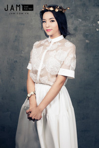 Ngắm vẻ đẹp tuổi 18 mơ mộng của Hoa hậu Kỳ Duyên ảnh 1