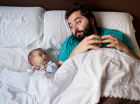 Vẻ ngộ nghĩnh cha con như đúc ảnh 7