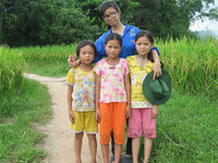 Cô phó chủ nhiệm tình nguyện xinh xắn, năng động ảnh 3 Bách Diệp – Cô phó chủ nhiệm tình nguyện xinh đẹp năng động