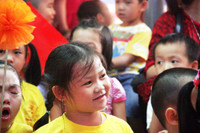 Vừa khóc vừa cười ngày đầu tiên đi học ảnh 13