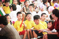 Vừa khóc vừa cười ngày đầu tiên đi học ảnh 14