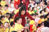 Vừa khóc vừa cười ngày đầu tiên đi học ảnh 9