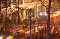 Thi thể nạn nhân được đưa ra ngoài lúc 1h sáng 31/12