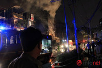 Hình ảnh chiến sĩ PCCC “vật lộn” với đám cháy lớn tại TP.HCM ảnh 4