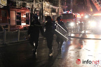 Hình ảnh chiến sĩ PCCC “vật lộn” với đám cháy lớn tại TP.HCM ảnh 5