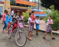 Cần Thơ: 200 phần quà dành tặng HS nghèo trước thềm năm học mới ảnh 5