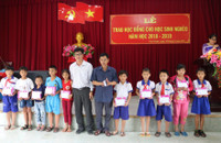 Cần Thơ: 200 phần quà dành tặng HS nghèo trước thềm năm học mới ảnh 2