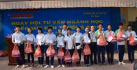 Tấm lòng người làm báo Giáo dục và Thời đại dành cho HS vùng khó ảnh 2