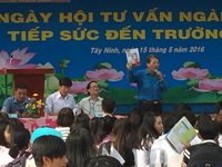 Tấm lòng người làm báo Giáo dục và Thời đại dành cho HS vùng khó ảnh 4