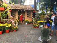 Nhộn nhịp người xin chữ, mua tranh ở phố ông đồ Tây Đô ngày giáp Tết ảnh 6