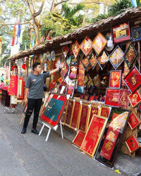 Nhộn nhịp người xin chữ, mua tranh ở phố ông đồ Tây Đô ngày giáp Tết ảnh 3