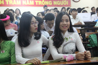 TPHCM: Cô và trò duyên dáng trong tà áo dài ảnh 1