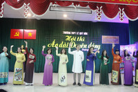 TPHCM: Cô và trò duyên dáng trong tà áo dài ảnh 12