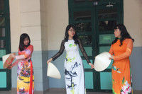 TPHCM: Cô và trò duyên dáng trong tà áo dài ảnh 5