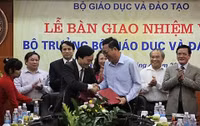 Bàn giao nhiệm vụ Bộ trưởng Bộ Giáo dục và Đào tạo ảnh 2