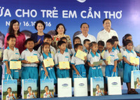 Quỹ sữa “Vươn cao Việt Nam” tặng 87.000 ly sữa cho trẻ em Cần Thơ ảnh 1