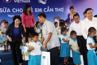 Quỹ sữa “Vươn cao Việt Nam” tặng 87.000 ly sữa cho trẻ em Cần Thơ ảnh 2