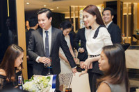 Hoa hau Thu Thao ngay cang ho tro cho su nghiep cua ban trai - Anh 3