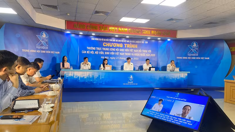 Toàn cảnh chương trình tại điểm cầu Hà Nội. Trung ương Hội SVVN đối thoại SV Việt Nam trong và ngoài nước