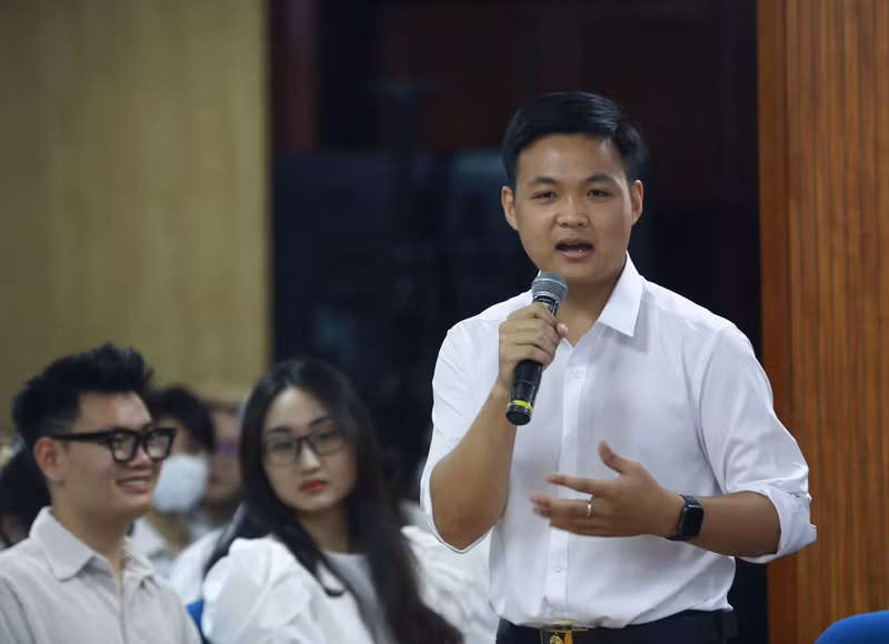 "Siêu trí tuệ" năm 2019 Hà Việt Hoàng (Đại học Bách khoa Hà Nội) đặt câu hỏi về thu hút, tạo môi trường cho lớp sinh viên tài năng và chia sẻ điều tiên quyết để vun đắp khát vọng trong sinh viên là làm sao để xây dựng môi trường cho các bạn phát huy được tài năng của mình. Trung ương Hội SVVN đối thoại SV Việt Nam trong và ngoài nước