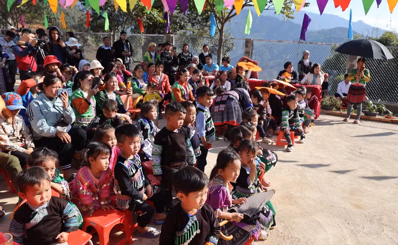 Lễ khánh thành, bàn giao được tổ chức với sự tham gia của đại diện UBND huyện Mù Cang Chải, Phòng GD&ĐT huyện, lãnh đạo xã Hồ Bốn, quỹ Hy vọng, UNIQLO Việt Nam, Tổng Công ty Tư vấn Xây dựng Việt Nam. Khánh thành điểm trường ở vùng khó khăn huyện Mù Căng Chải