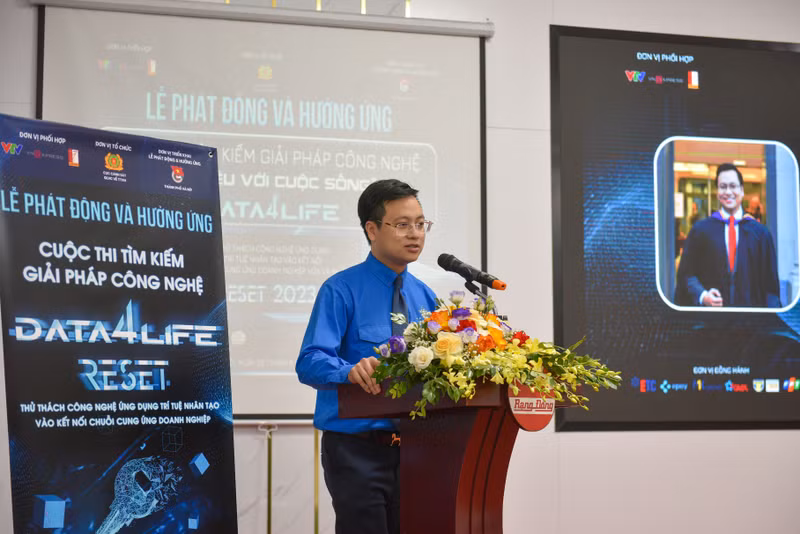 Anh Trần Quang Hưng, Phó Bí thư Thành đoàn Hà Nội phát biểu tại lễ phát động. Phát động cuộc thi Tìm kiếm giải pháp công nghệ 'Dữ liệu với cuộc sống'