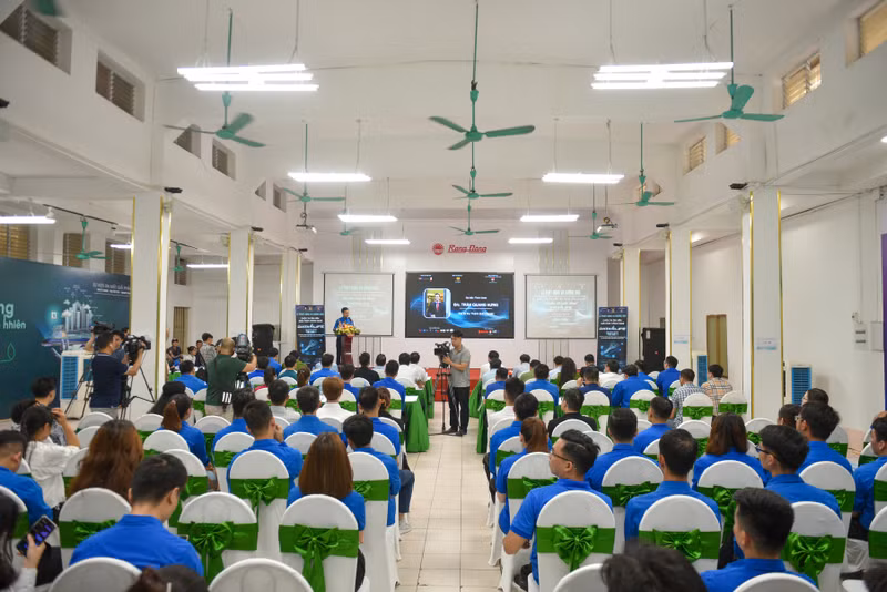Sáng ngày 26/8 tại Công ty Cổ phần Bóng đèn Phích nước Rạng Đông, Thành đoàn Hà Nội tổ chức lễ phát động cuộc thi Tìm kiếm giải pháp công nghệ “ Dữ liệu với cuộc sống”. Phát động cuộc thi Tìm kiếm giải pháp công nghệ 'Dữ liệu với cuộc sống'