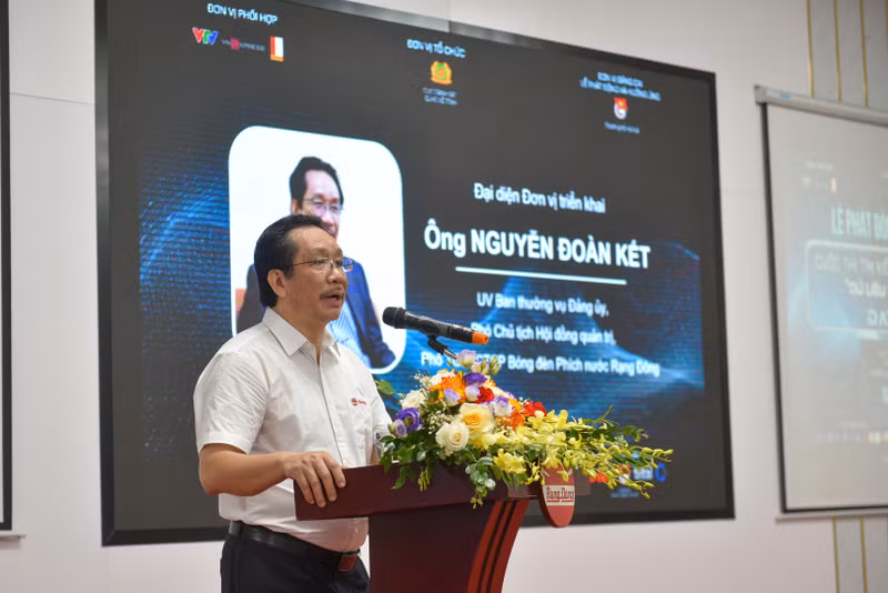 Ông Nguyễn Đoàn Kết, Phó Tổng Giám đốc CTCP Bóng đèn Phích nước Rạng Đông phát biểu tại buổi lễ. Phát động cuộc thi Tìm kiếm giải pháp công nghệ 'Dữ liệu với cuộc sống'