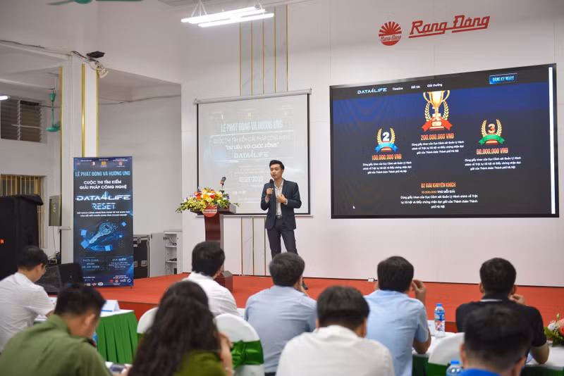 Thí sinh là công dân Việt Nam có thể tham gia dự thi cá nhân hoặc từ 3 đến 5 người (trong cùng doanh nghiệp). Phát động cuộc thi Tìm kiếm giải pháp công nghệ 'Dữ liệu với cuộc sống'