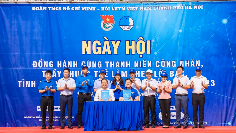 Thành đoàn Hà Nội và Đảng ủy các Khu công nghiệp và chế xuất Hà Nội đã tổ chức ký kết chương trình phối hợp hoạt động giai đoạn 2023-2025. Ngày hội đồng hành cùng thanh niên công nhân