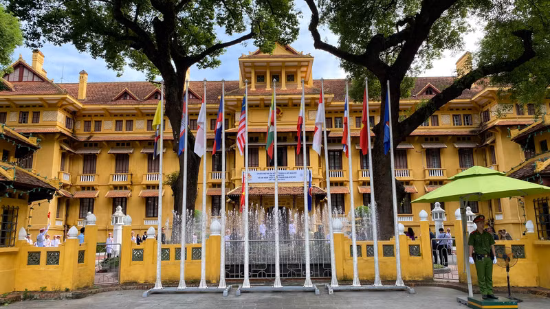 Sáng 8/8, lễ thượng cờ ASEAN diễn ra trang trọng tại trụ sở Bộ Ngoại giao nhân dịp kỷ niệm 56 năm ngày thành lập. Lễ thượng cờ kỷ niệm 56 năm thành lập ASEAN