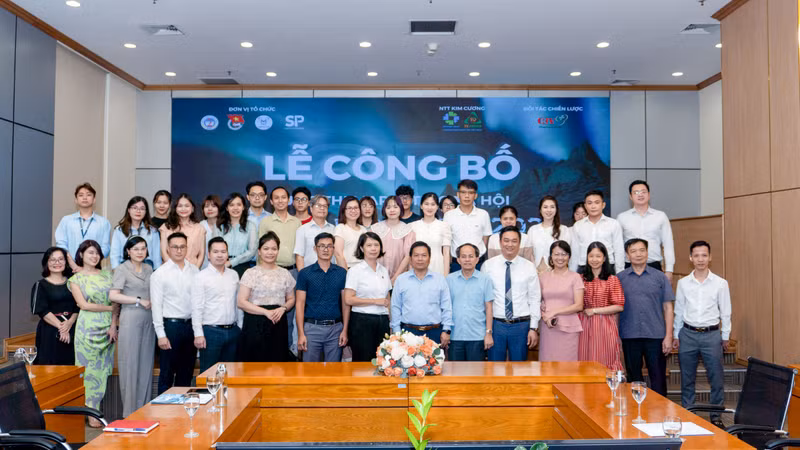 Social Pioneers là cuộc thi Marketing xã hội do Khoa Marketing và Đoàn TNCS Hồ Chí Minh - Trường Đại học Kinh tế Quốc dân tổ chức. Sân chơi Marketing mới dành cho học sinh, sinh viên