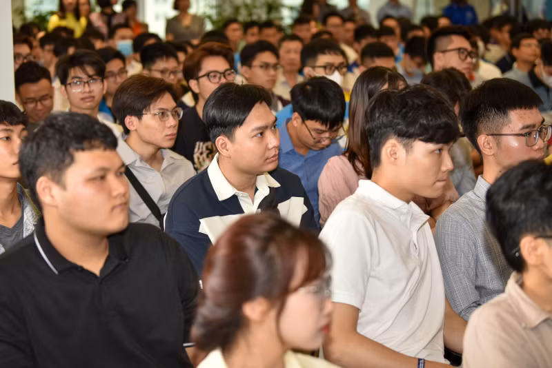 Theo Bộ KH&ĐT, nhiều tập đoàn, doanh nghiệp lớn trong ngành điện tử, bán dẫn đã hiện diện và đang có kế hoạch mở rộng đầu tư tại Việt Nam như Intel, Samsung, Synopsys, Qualcomm, Infineon, Amkor… Thiết kế chip bán dẫn - Cơ hội mới hấp dẫn cho sinh viên