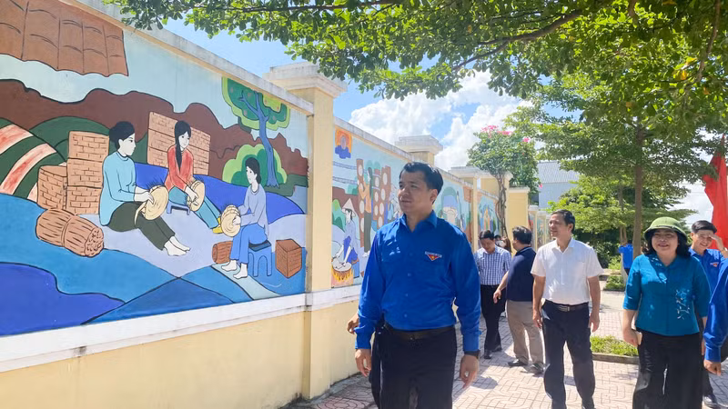 Ra quân Tình nguyện chung tay xây dựng nông thôn mới