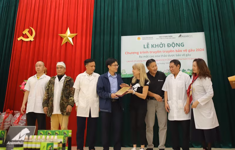 Các hoạt động giáo dục song hành cùng công tác chuyên môn, kiểm tra, rà soát các cơ sở nuôi nhốt gấu đồng thời chủ động vận động các cơ sở nuôi nhốt gấu tự nguyện giao nộp gấu cho Nhà nước. Đa dạng các chương trình nâng cao ý thức bảo vệ gấu năm 2024