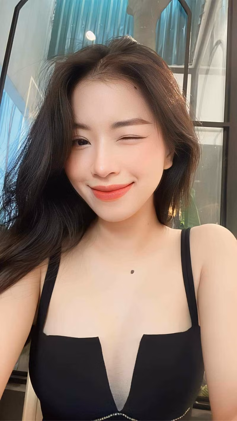 Nữ sinh viên ngành Tài chính Ngân hàng có tấm lòng nhiệt huyết, tích cực tham gia vào các hoạt động phong trào sinh viên của khoa và nhà trường. Nữ sinh tài năng, xinh đẹp đam mê ngành Tài chính Ngân hàng