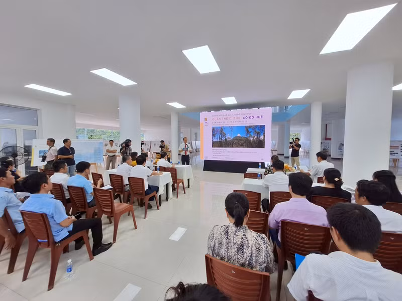 Đông đảo đại biểu về tham dự. Lấy ý kiến cộng đồng về hồ sơ quy hoạch Quần thể di tích Cố đô Huế