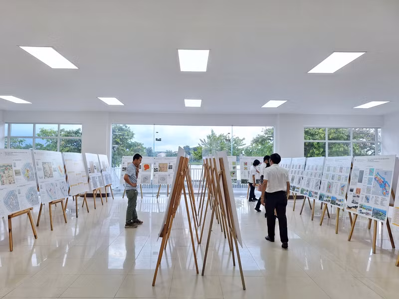 Nhiều bản hồ sơ về quy hoạch Quần thể di tích Cố đô Huế được trưng bày trực quan tại số 15 Lê Lợi để người dân vào xem, cho ý kiến. Lấy ý kiến cộng đồng về hồ sơ quy hoạch Quần thể di tích Cố đô Huế