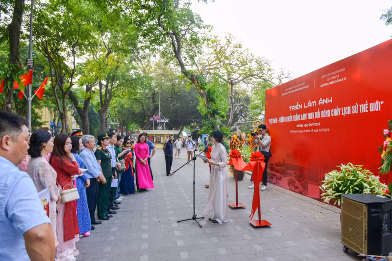 Triển lãm trưng bày ảnh, tư liệu ảnh với chủ đề “Việt Nam – những chiến thắng làm thay đổi dòng chảy lịch sử Thế giới” nhân dịp kỷ niệm 49 năm Giải phóng Miền Nam và Quốc tế lao động 1/5, 70 năm chiến thắng Điện Biên Phủ. 70 hình ảnh tái hiện những chiến thắng hào hùng của dân tộc Việt Nam