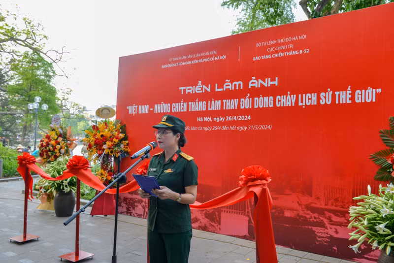 Lịch sử của Việt Nam trong thế kỷ XX là lịch sử của các cuộc kháng chiến vệ quốc vĩ đại, tiêu biểu và nổi bật nhất là chiến thắng Điện Biên Phủ (7/5/1954). 70 hình ảnh tái hiện những chiến thắng hào hùng của dân tộc Việt Nam