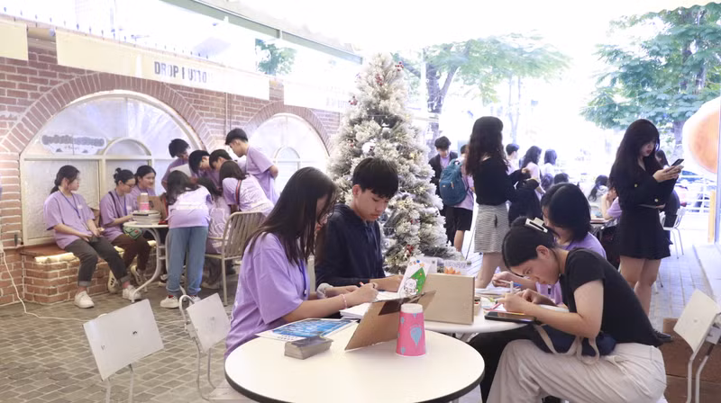 Libreria Project là dự án giáo dục về sách được thành lập vào đầu năm 2020 bởi nhóm học sinh trường THPT trên địa bàn TP Hà Nội. Học sinh Hà thành tổ chức triển lãm sách