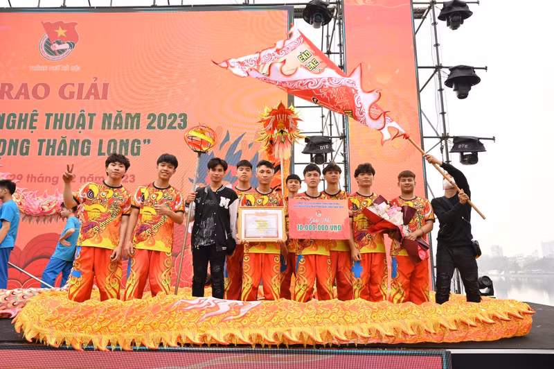 Giải Nhì thuộc về CLB Lân Sư Rồng Nga My Thượng. Mãn nhãn múa Rồng tại Festival Thanh niên quốc tế